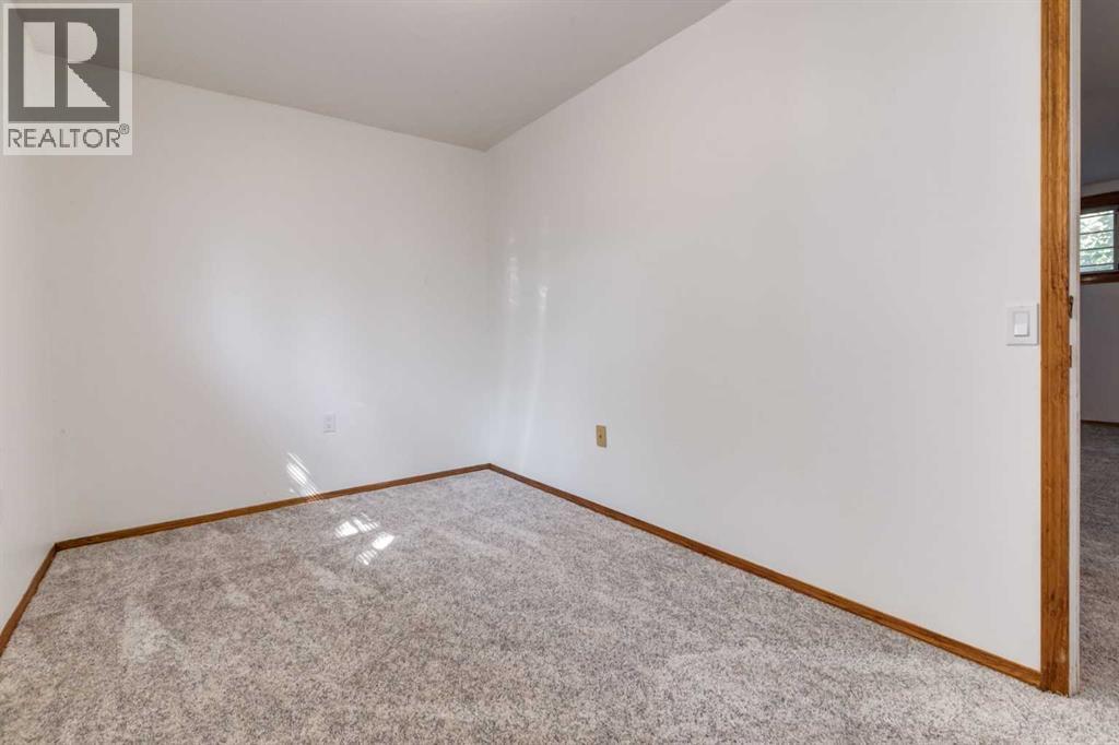 6707 Bow Crescent Nw, Calgary, Alberta  T3B 2C8 - Photo 30 - A2240710