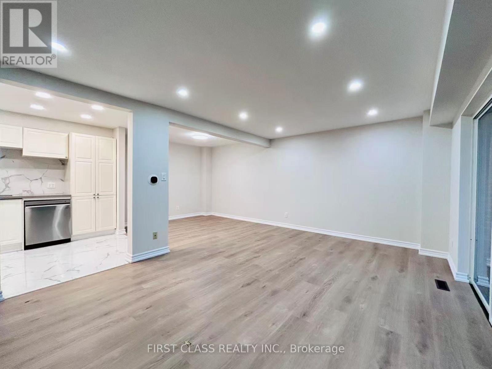 32 Scenic Mill Way, Toronto (St. Andrew-Windfields), Ontario  M2L 1S5 - Photo 8 - C12498406