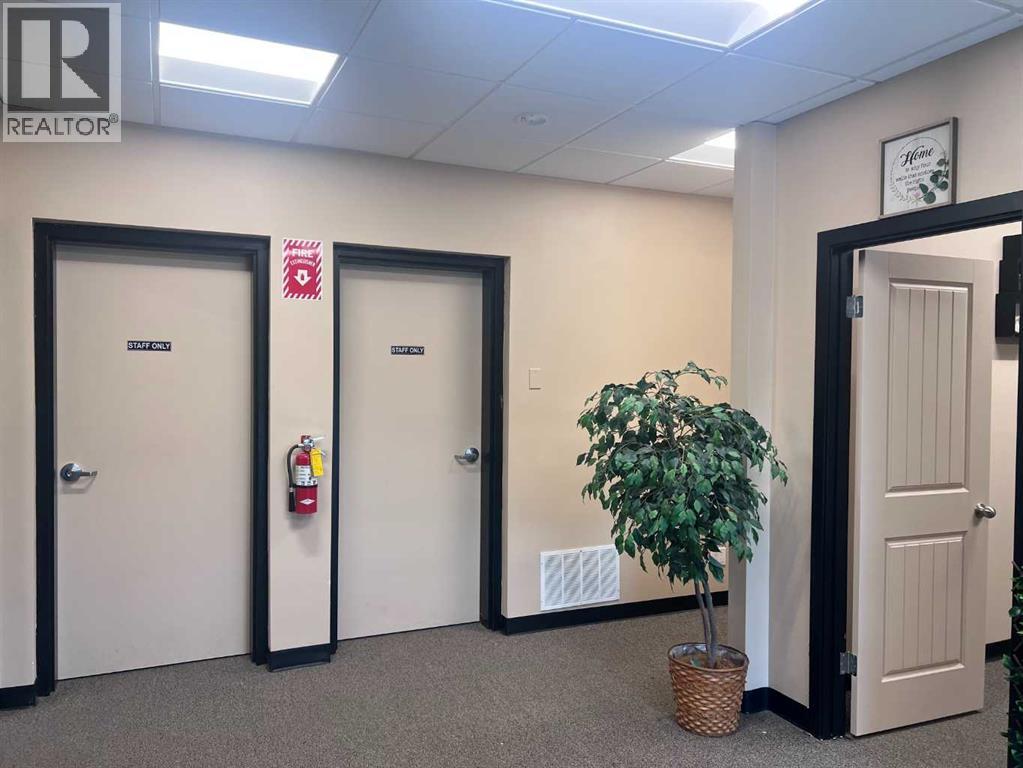 123 Please Contact Andy Avenue, Calgary, Alberta  T2C 2B3 - Photo 4 - A2232509