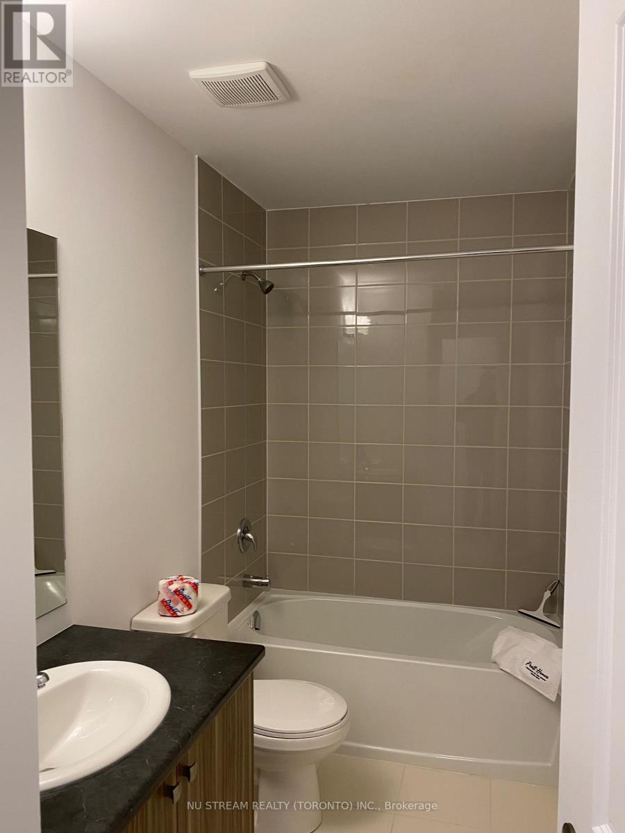 19 Pumpkin Corner Crescent, Barrie, Ontario  L9J 0C2 - Photo 12 - S12498420