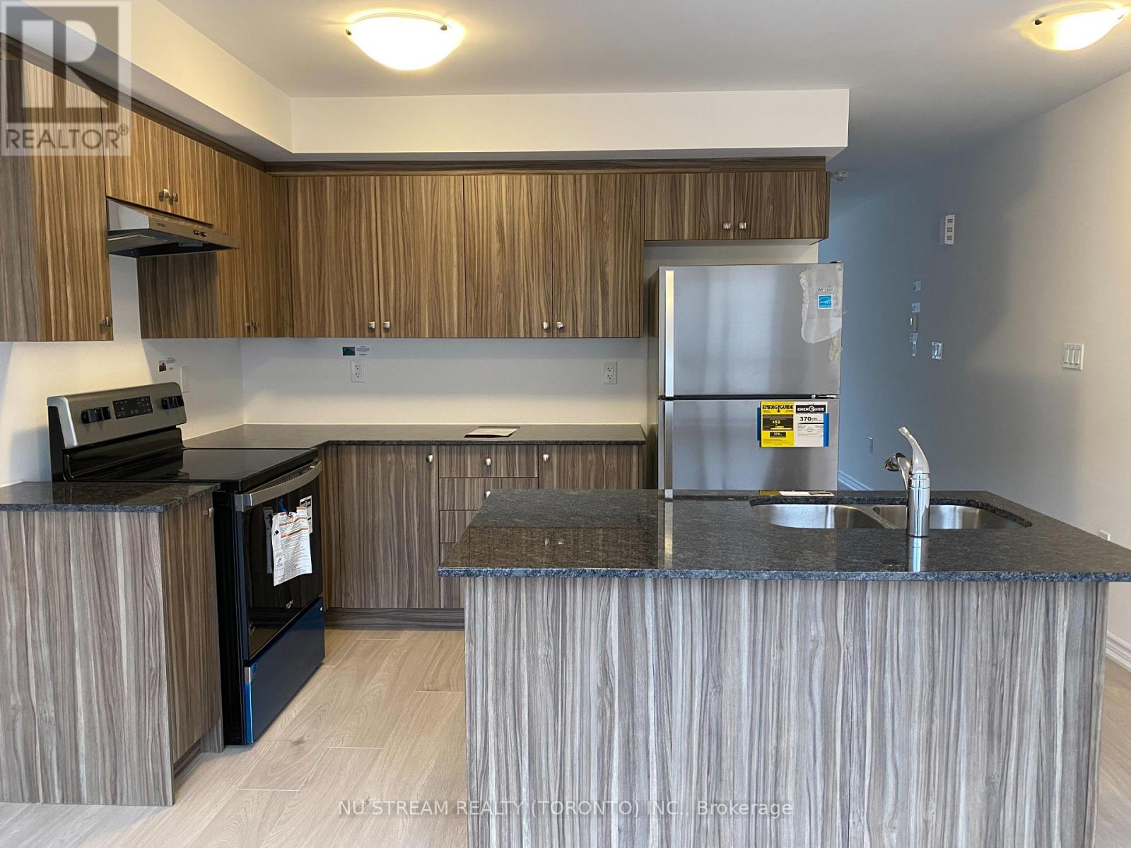 19 Pumpkin Corner Crescent, Barrie, Ontario  L9J 0C2 - Photo 15 - S12498420