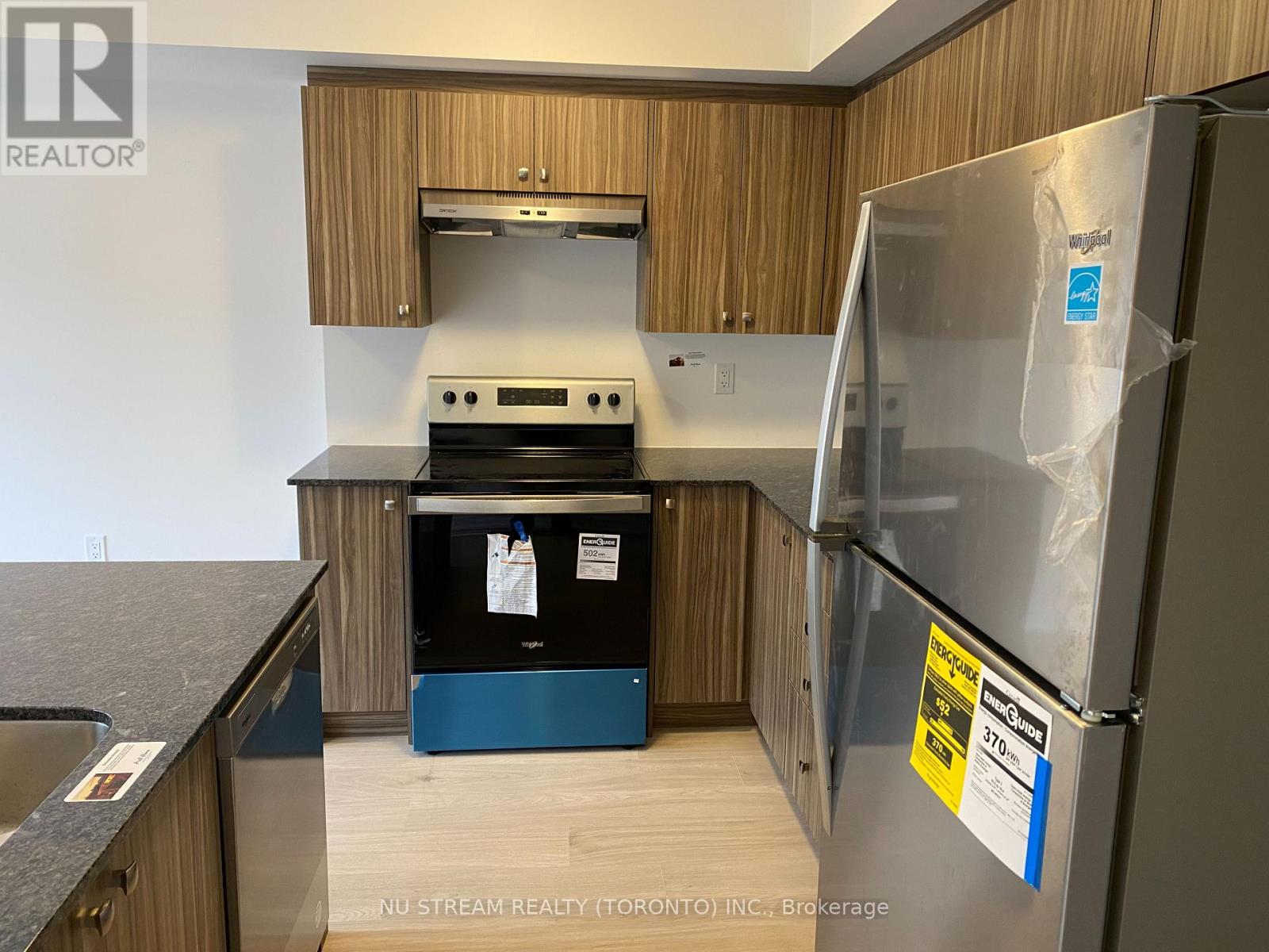 19 Pumpkin Corner Crescent, Barrie, Ontario  L9J 0C2 - Photo 16 - S12498420