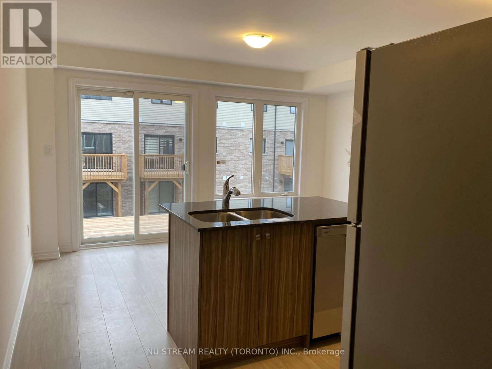 19 Pumpkin Corner Crescent, Barrie, Ontario  L9J 0C2 - Photo 17 - S12498420