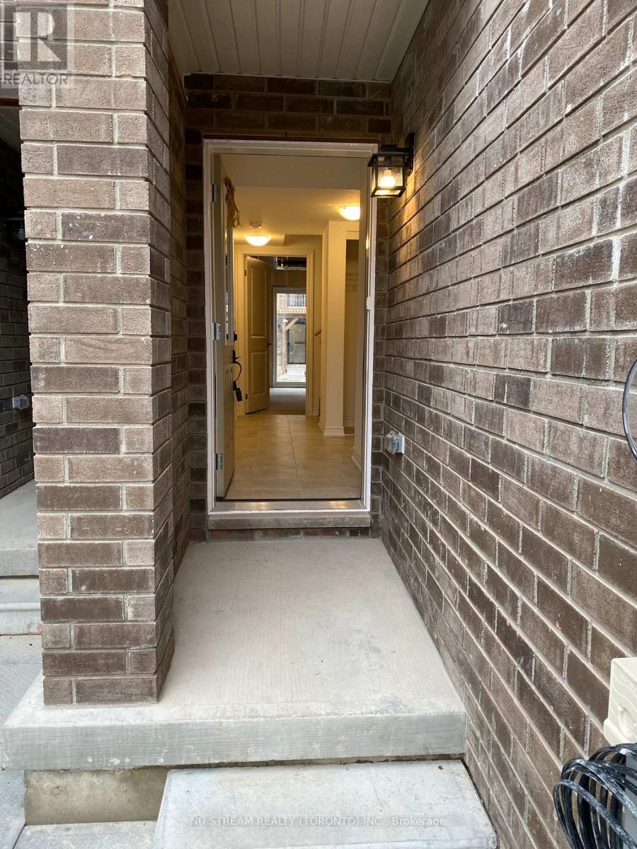 19 Pumpkin Corner Crescent, Barrie, Ontario  L9J 0C2 - Photo 2 - S12498420