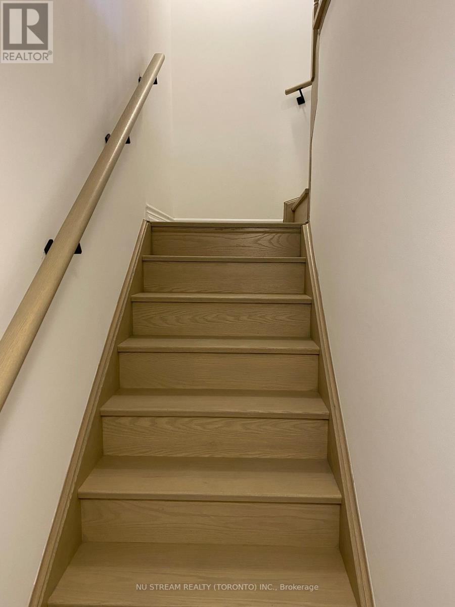 19 Pumpkin Corner Crescent, Barrie, Ontario  L9J 0C2 - Photo 5 - S12498420