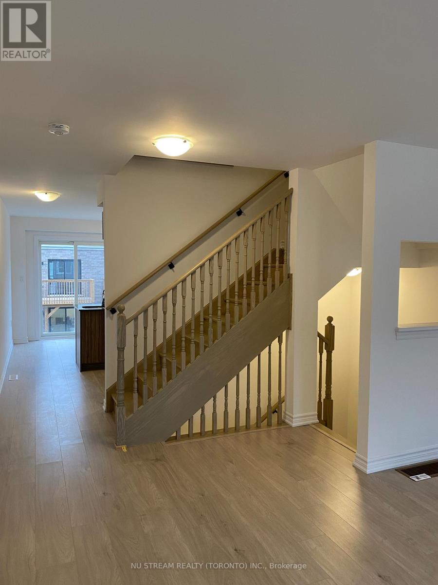 19 Pumpkin Corner Crescent, Barrie, Ontario  L9J 0C2 - Photo 7 - S12498420