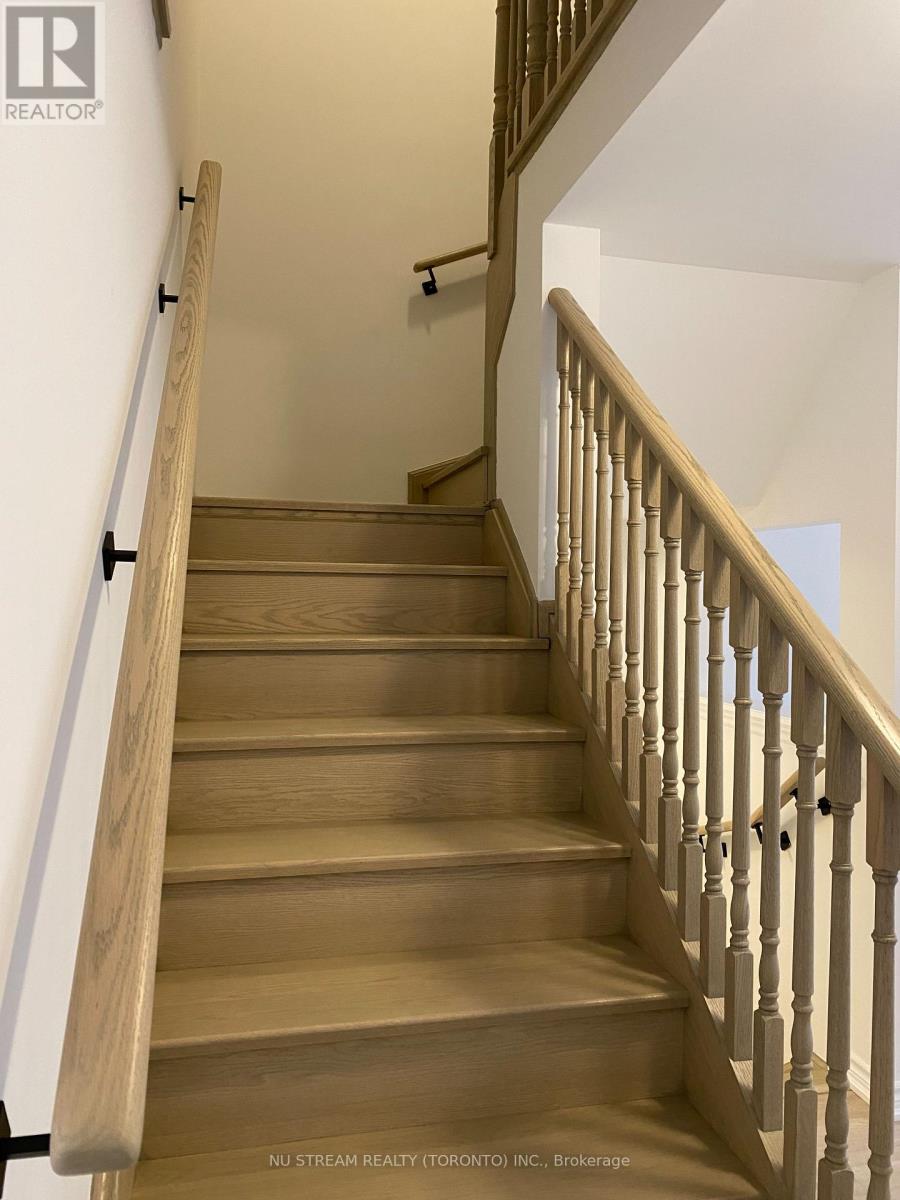 19 Pumpkin Corner Crescent, Barrie, Ontario  L9J 0C2 - Photo 8 - S12498420