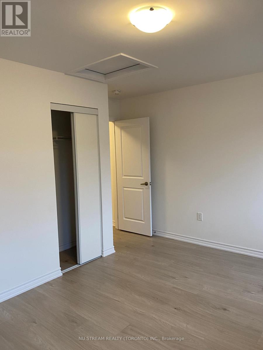 19 Pumpkin Corner Crescent, Barrie, Ontario  L9J 0C2 - Photo 9 - S12498420