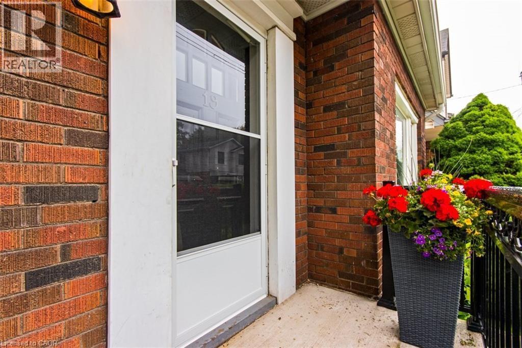 19 Gilmore Place, Hamilton, Ontario  L8M 2Y3 - Photo 3 - 40772066