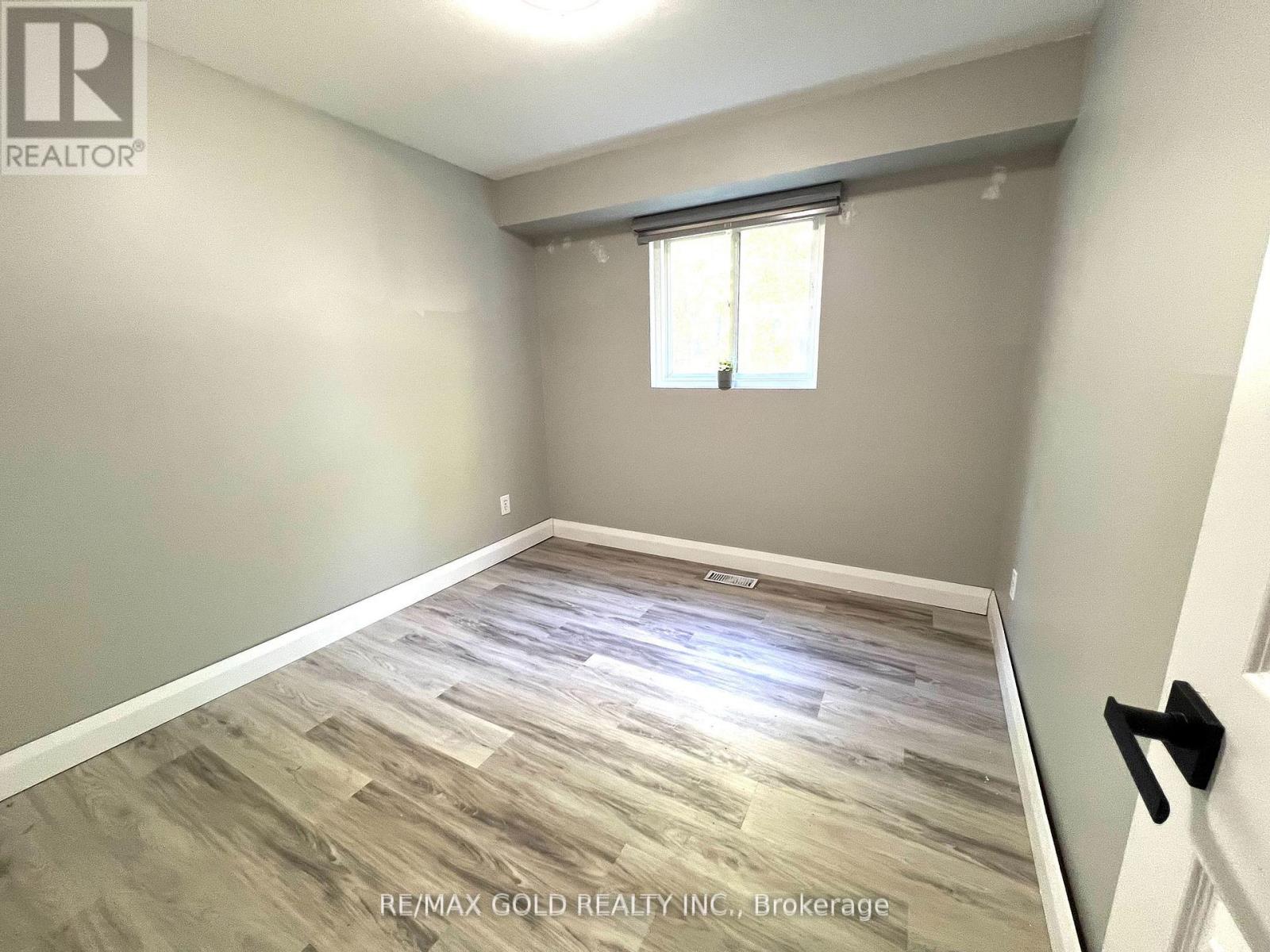 Lower - 156 Mooregate Crescent, Kitchener, Ontario  N2M 2G1 - Photo 17 - X12473375