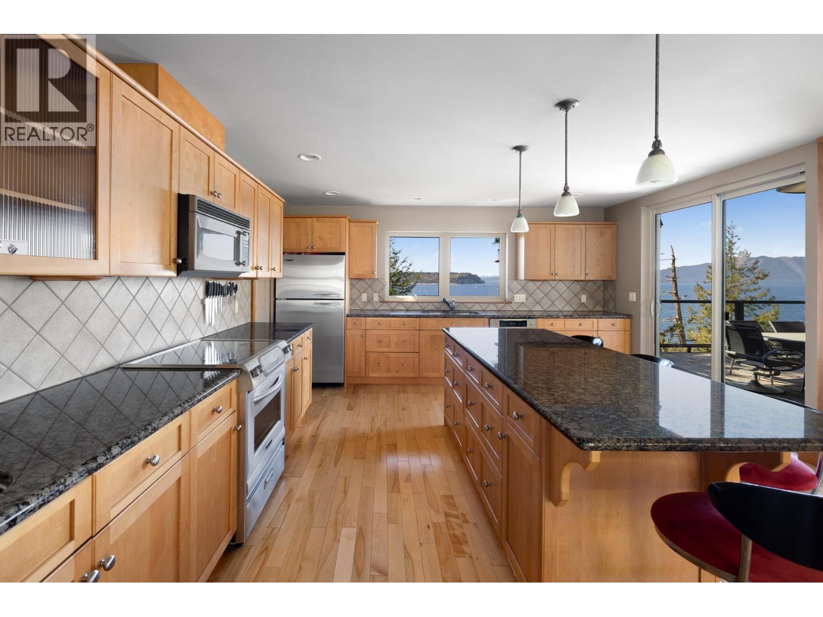 9987 Welcome Wynd, Halfmoon Bay, British Columbia  V7Z 1G5 - Photo 14 - R2997026