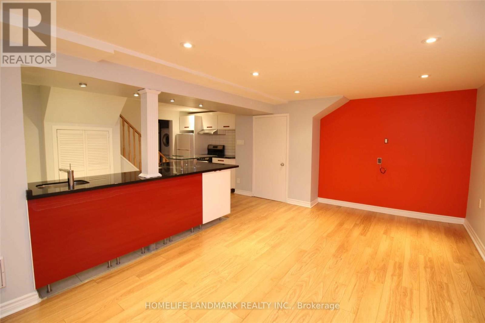 LOWER - 21 MARSH STREET, Richmond Hill, Ontario