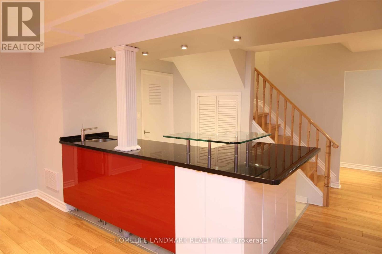 Lower - 21 Marsh Street, Richmond Hill, Ontario  L4C 7P2 - Photo 2 - N12498462