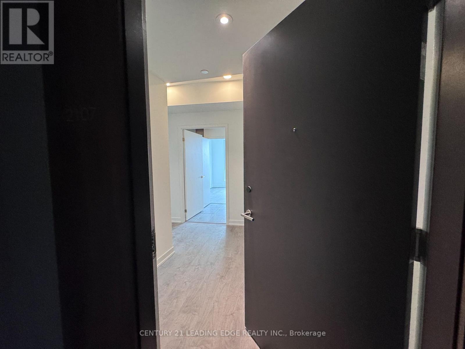 39 Mary Street, Barrie (City Centre), Ontario  L4N 1S9 - Photo 4 - S12498444