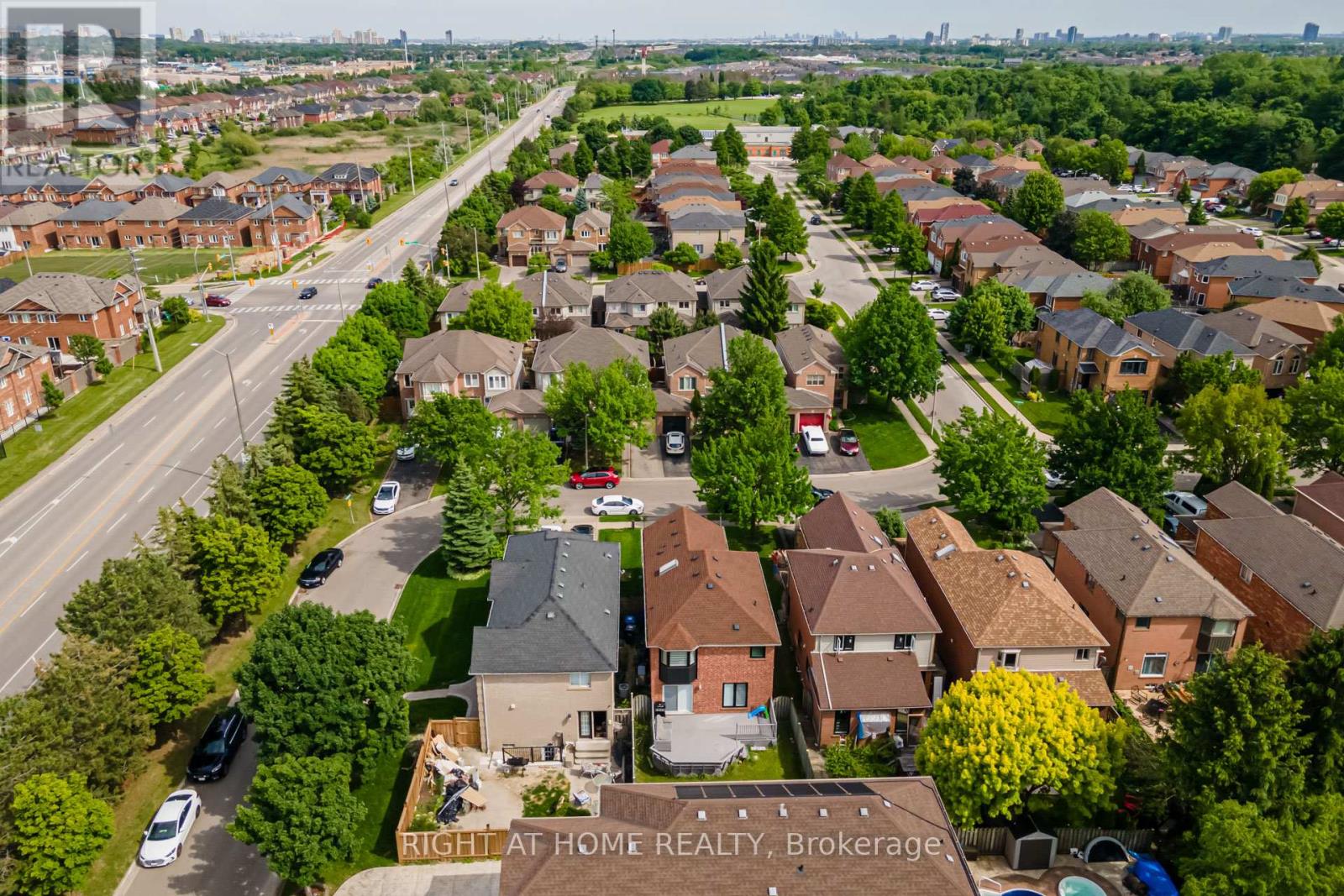 3 Forestgrove Circle, Brampton, Ontario  L6Z 4T2 - Photo 39 - W12498442