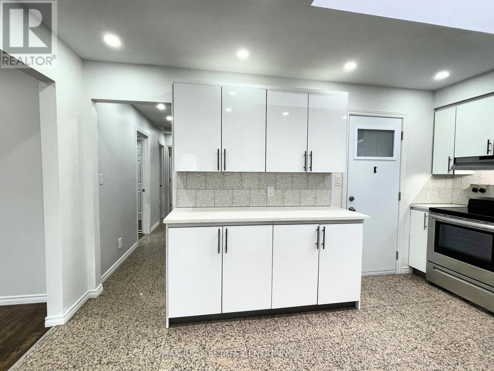 Upper Level - 5965 Crimson Drive, Niagara Falls, Ontario  L2G 7T7 - Photo 10 - X12498458