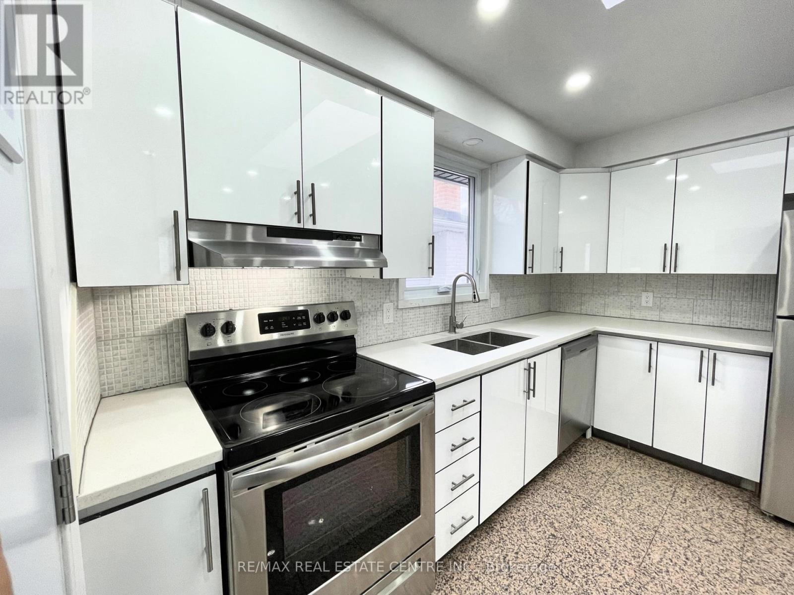 Upper Level - 5965 Crimson Drive, Niagara Falls, Ontario  L2G 7T7 - Photo 11 - X12498458