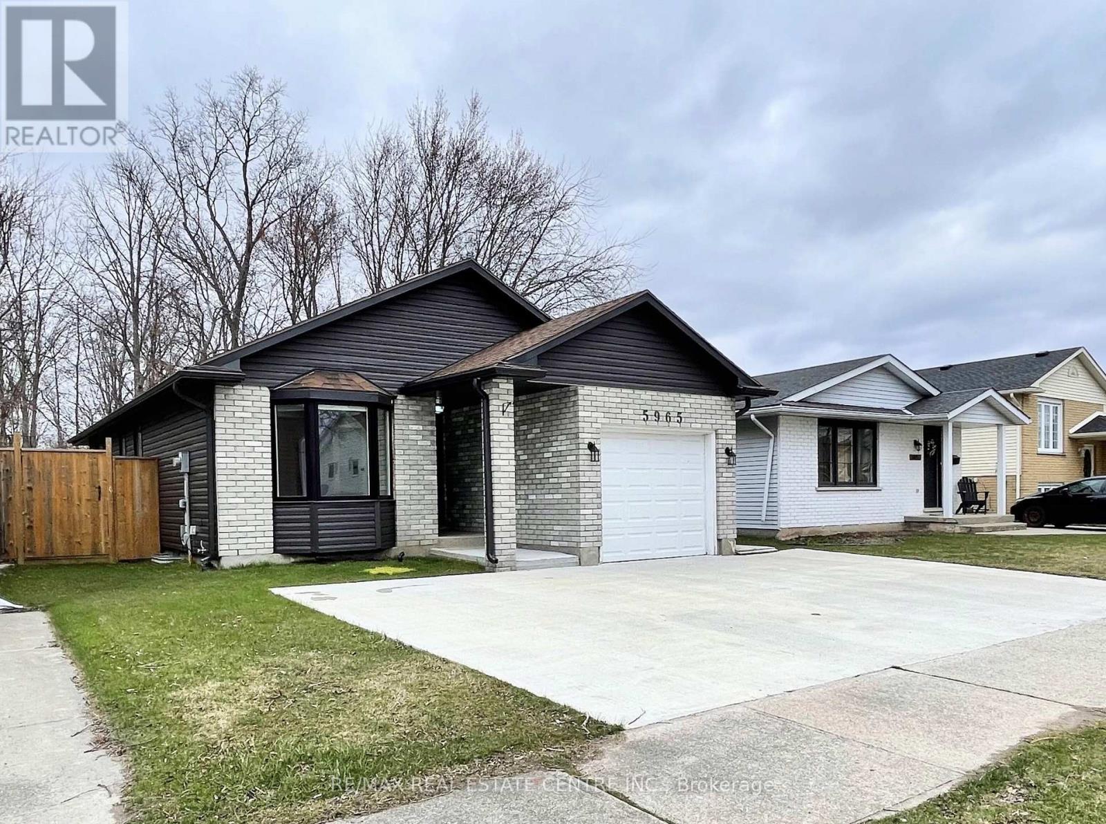 Upper Level - 5965 Crimson Drive, Niagara Falls, Ontario  L2G 7T7 - Photo 2 - X12498458