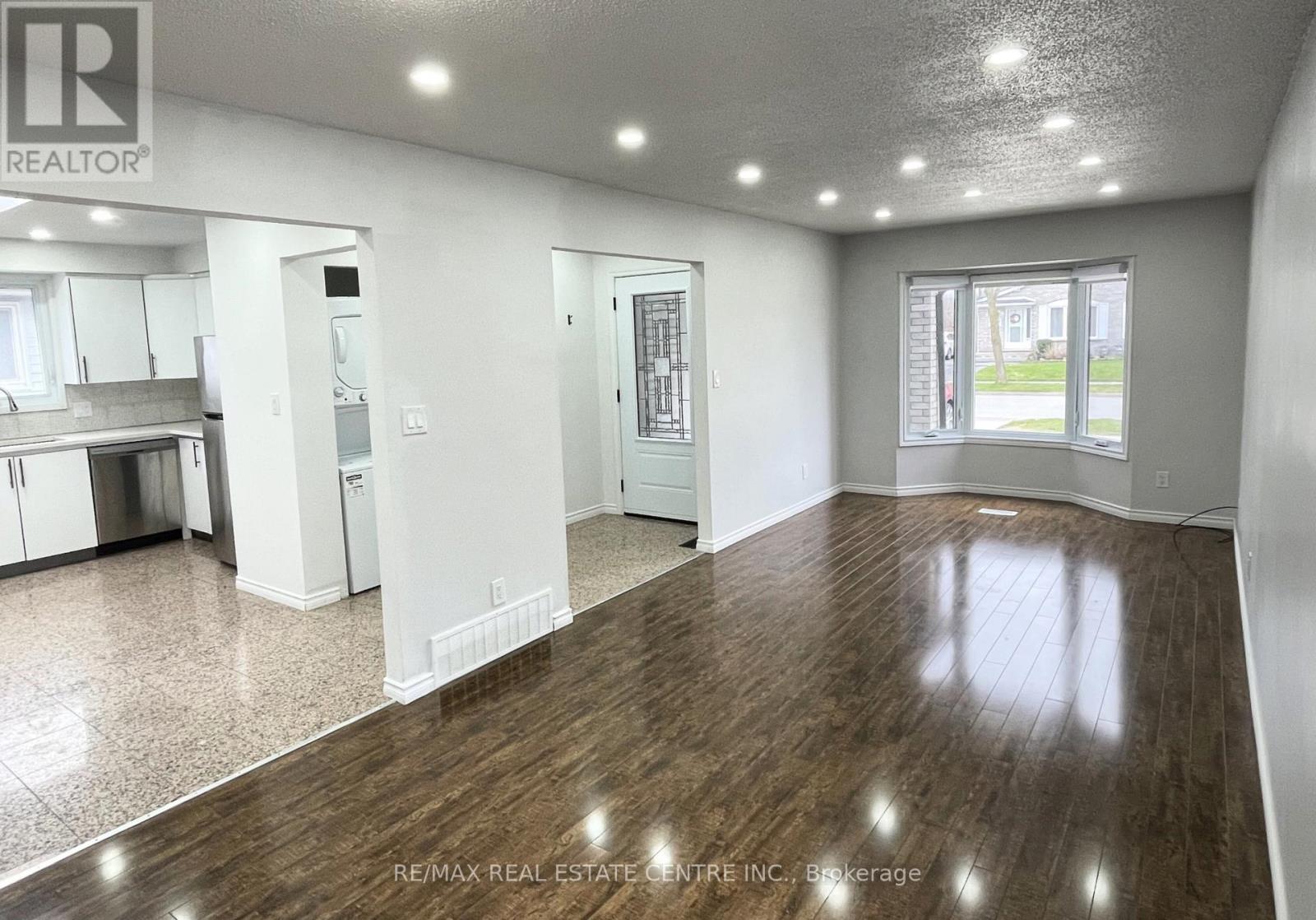 Upper Level - 5965 Crimson Drive, Niagara Falls, Ontario  L2G 7T7 - Photo 5 - X12498458