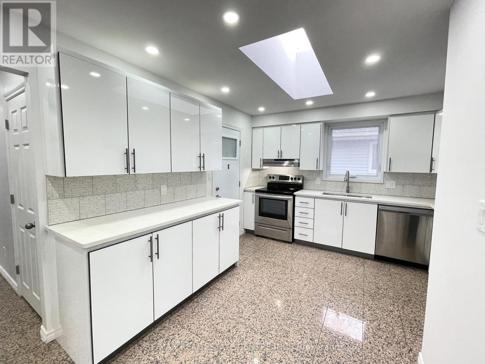 Upper Level - 5965 Crimson Drive, Niagara Falls, Ontario  L2G 7T7 - Photo 9 - X12498458