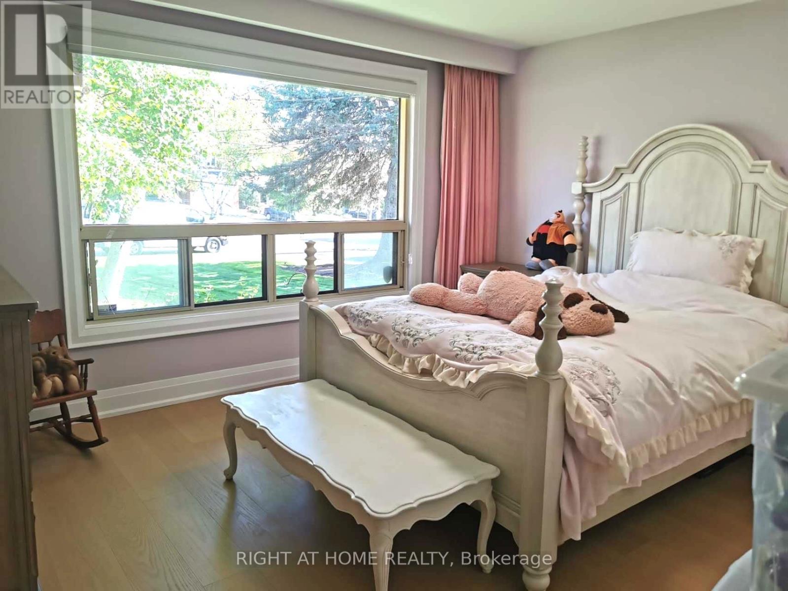 Main - 7 Warlock Crescent, Toronto, Ontario  M2K 2H8 - Photo 14 - C12498490