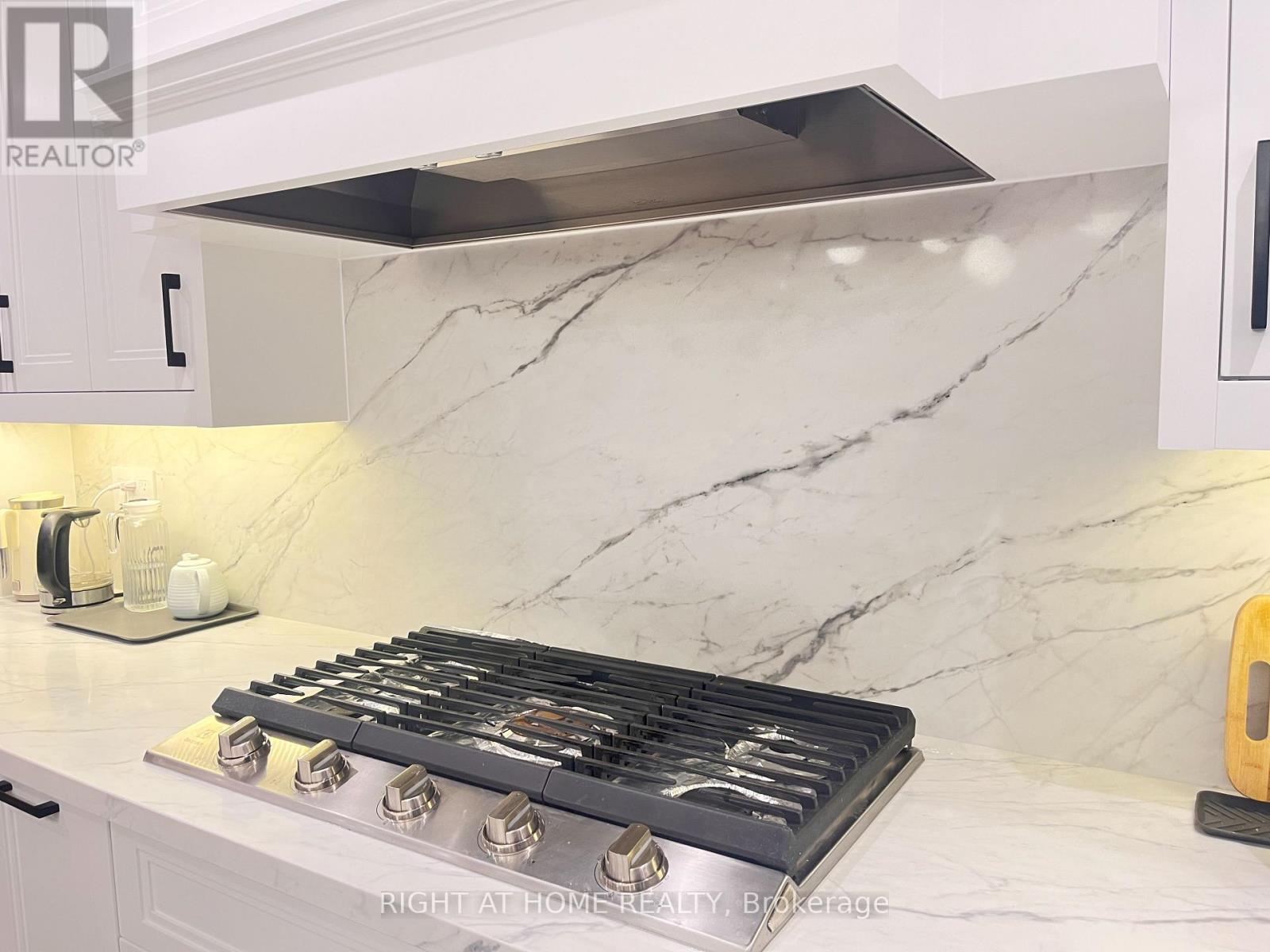 Main - 7 Warlock Crescent, Toronto, Ontario  M2K 2H8 - Photo 18 - C12498490