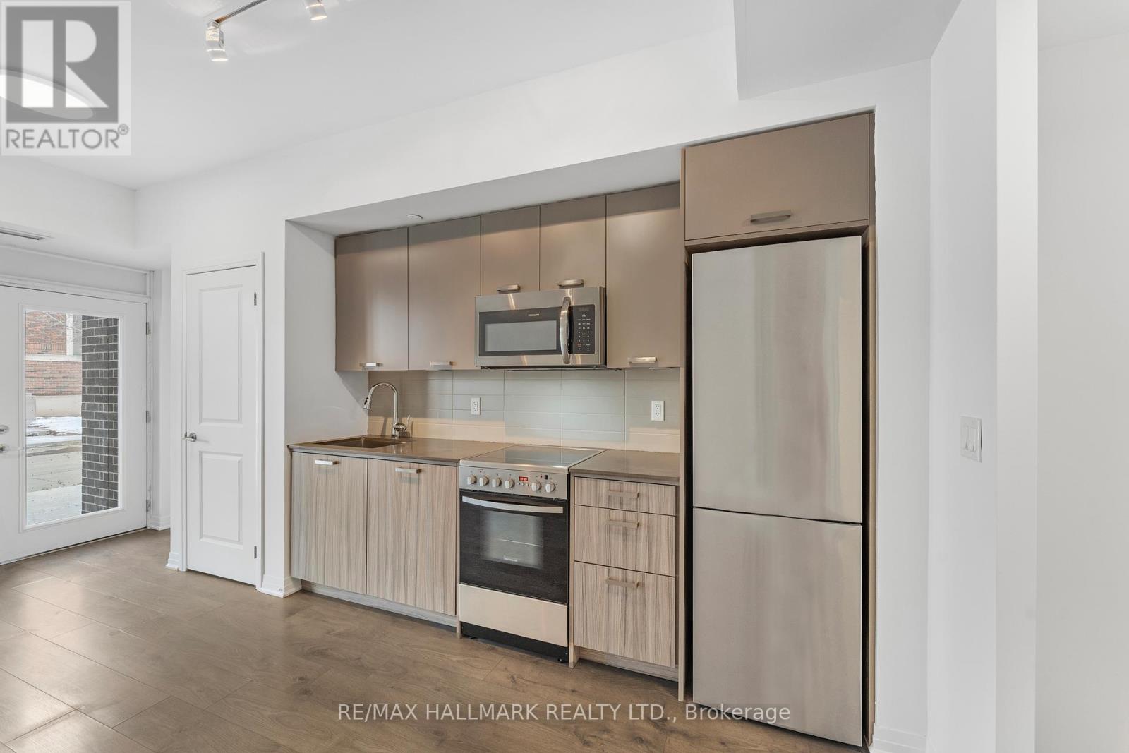 Th 103 - 2301 Danforth Avenue, Toronto (East End-Danforth), Ontario  M4C 1K5 - Photo 11 - E12498492