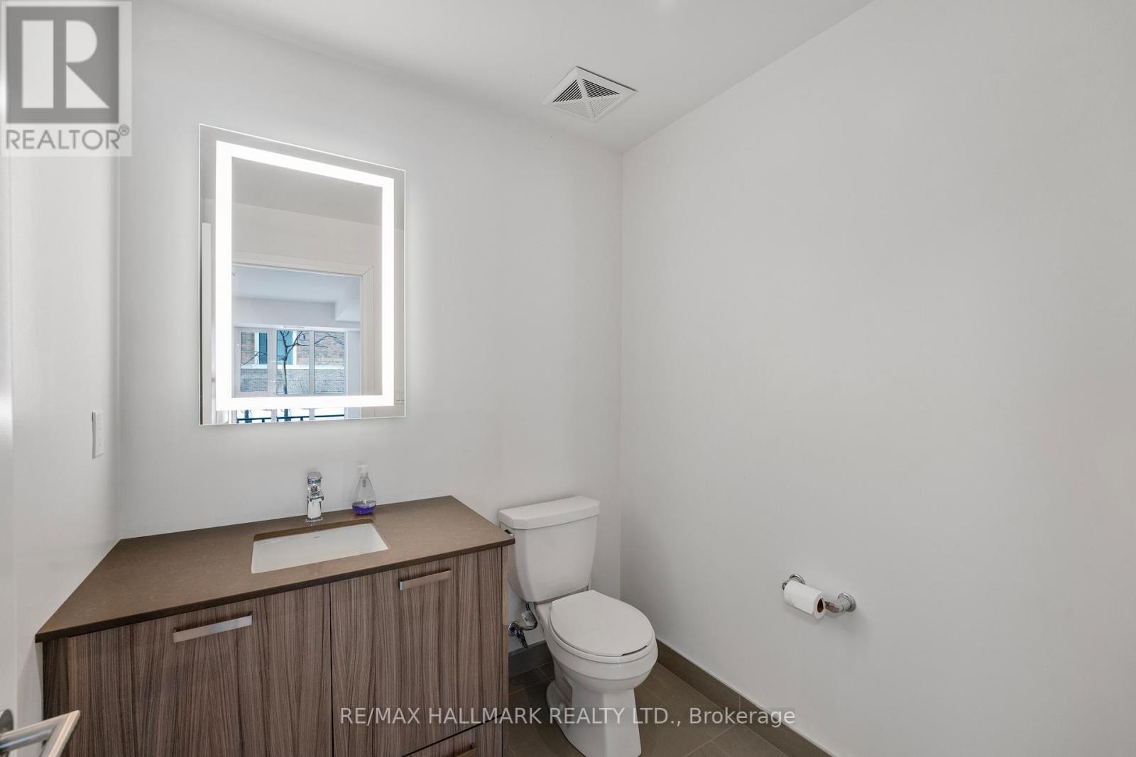 Th 103 - 2301 Danforth Avenue, Toronto (East End-Danforth), Ontario  M4C 1K5 - Photo 13 - E12498492