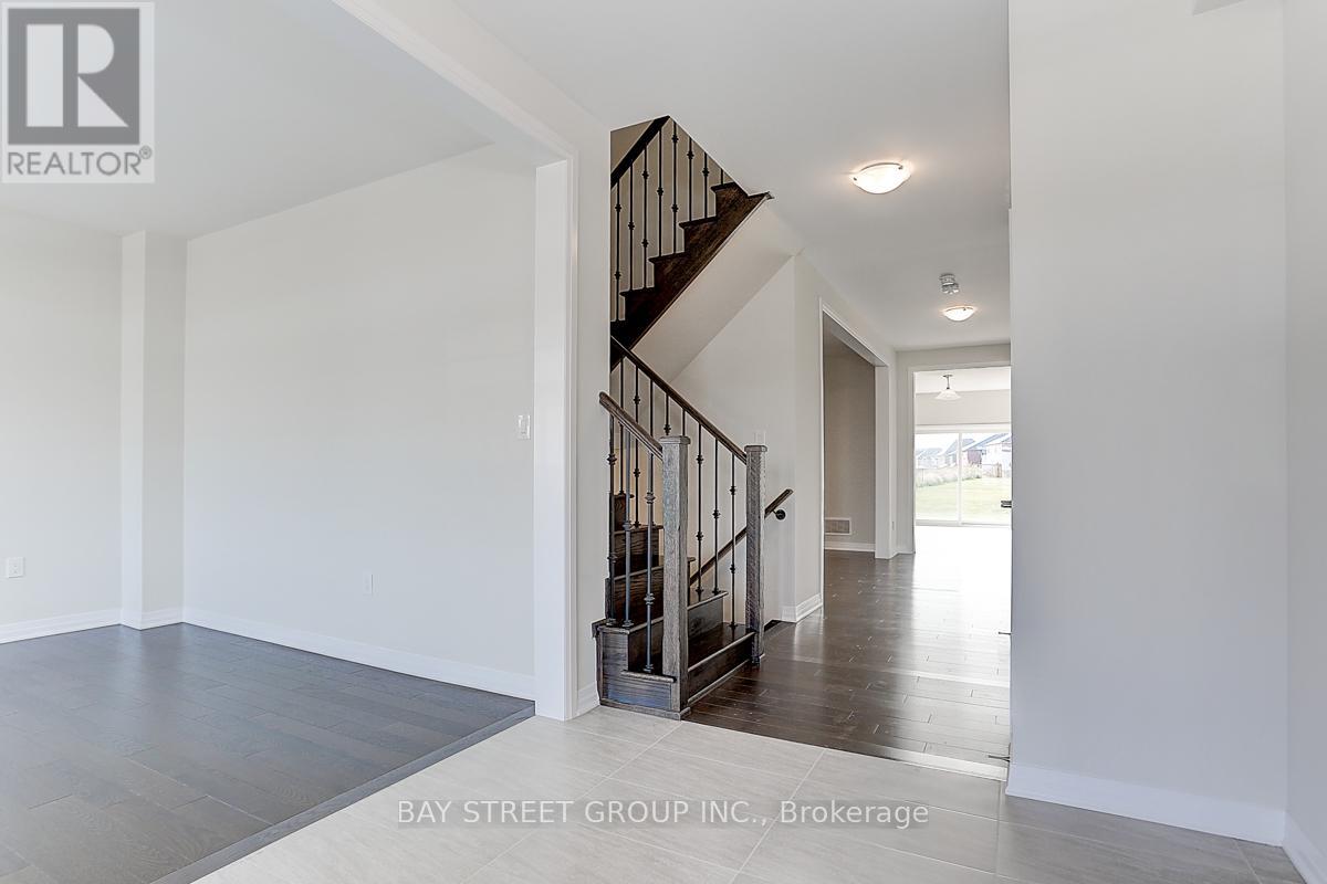 1580 Sharpe Street, Innisfil, Ontario  L9S 0R3 - Photo 4 - N12498470