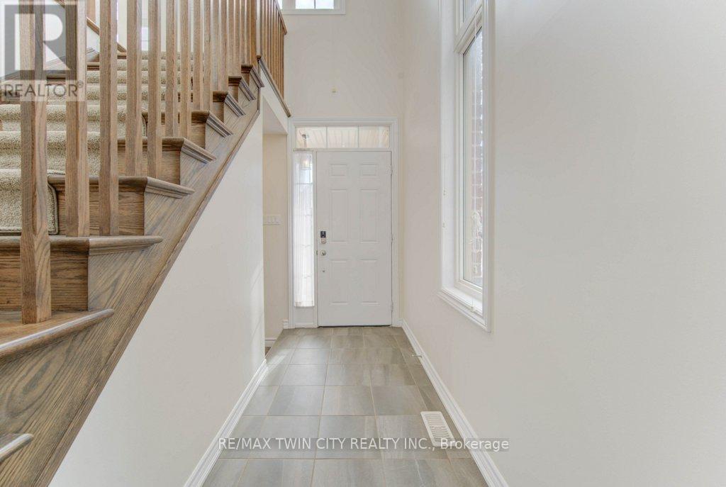 361 Beechdrops Drive, Waterloo, Ontario  N2V 0E8 - Photo 4 - X12498480