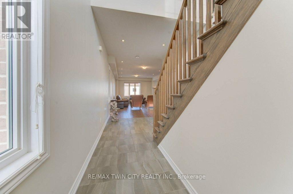 361 Beechdrops Drive, Waterloo, Ontario  N2V 0E8 - Photo 5 - X12498480