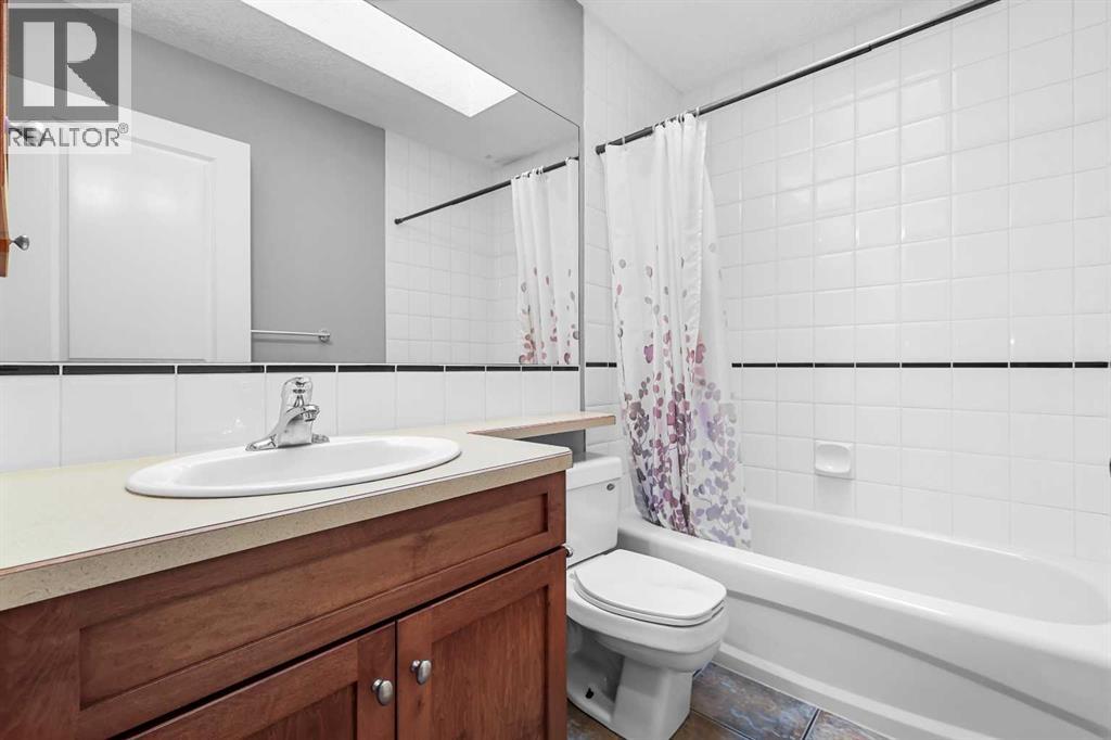 276 Oakmere Close, Chestermere, Alberta  T1X 1L2 - Photo 30 - A2266971