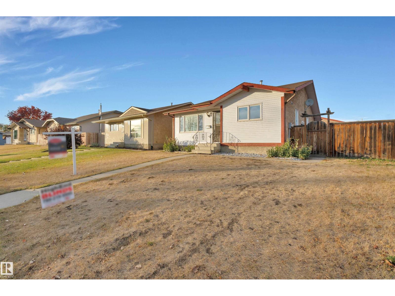 1912 151 Nw, Edmonton, Alberta  T5Y 2A6 - Photo 2 - E4464342