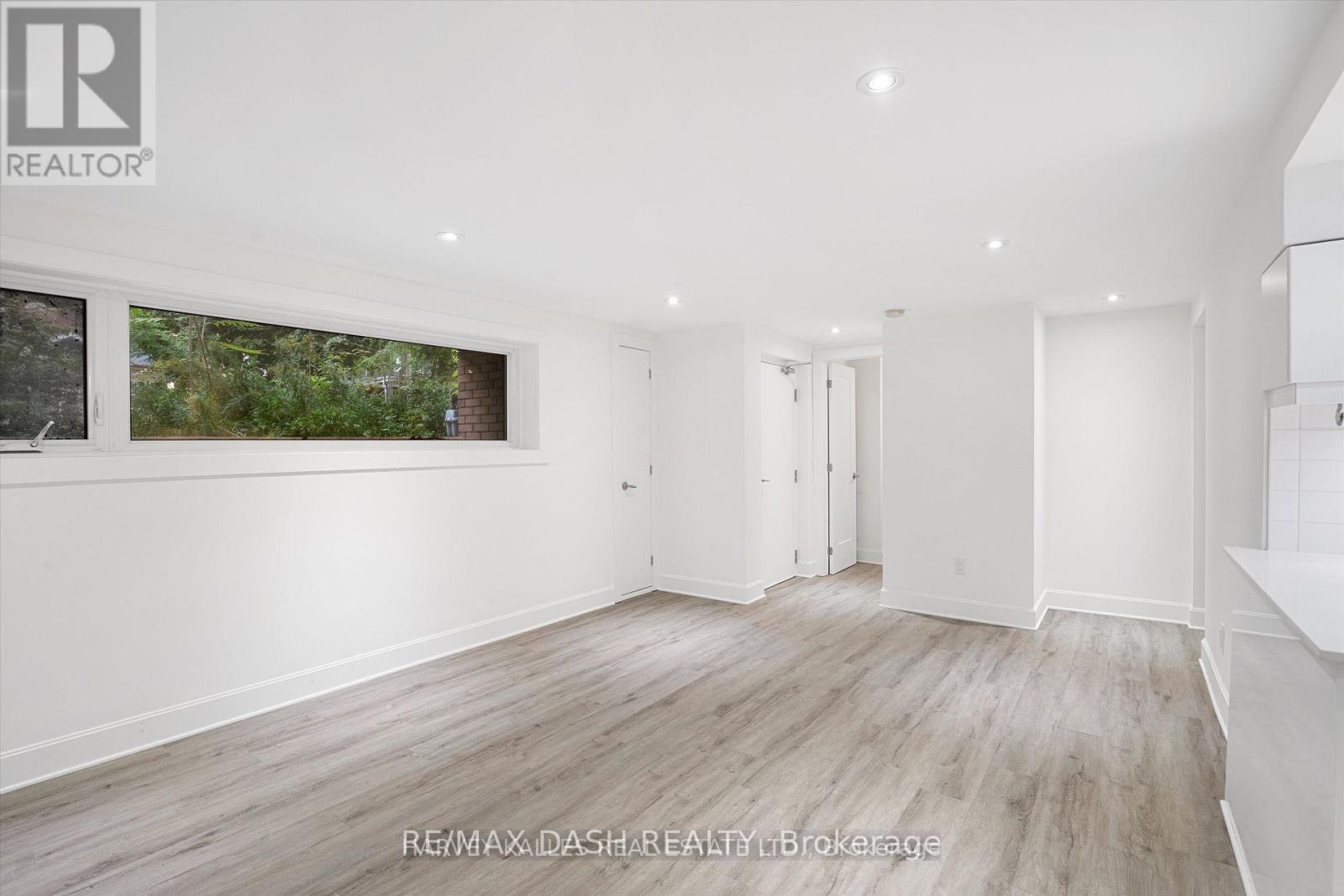 1 - 263 Boston Avenue, Toronto, Ontario  M4M 2V4 - Photo 14 - E12411346