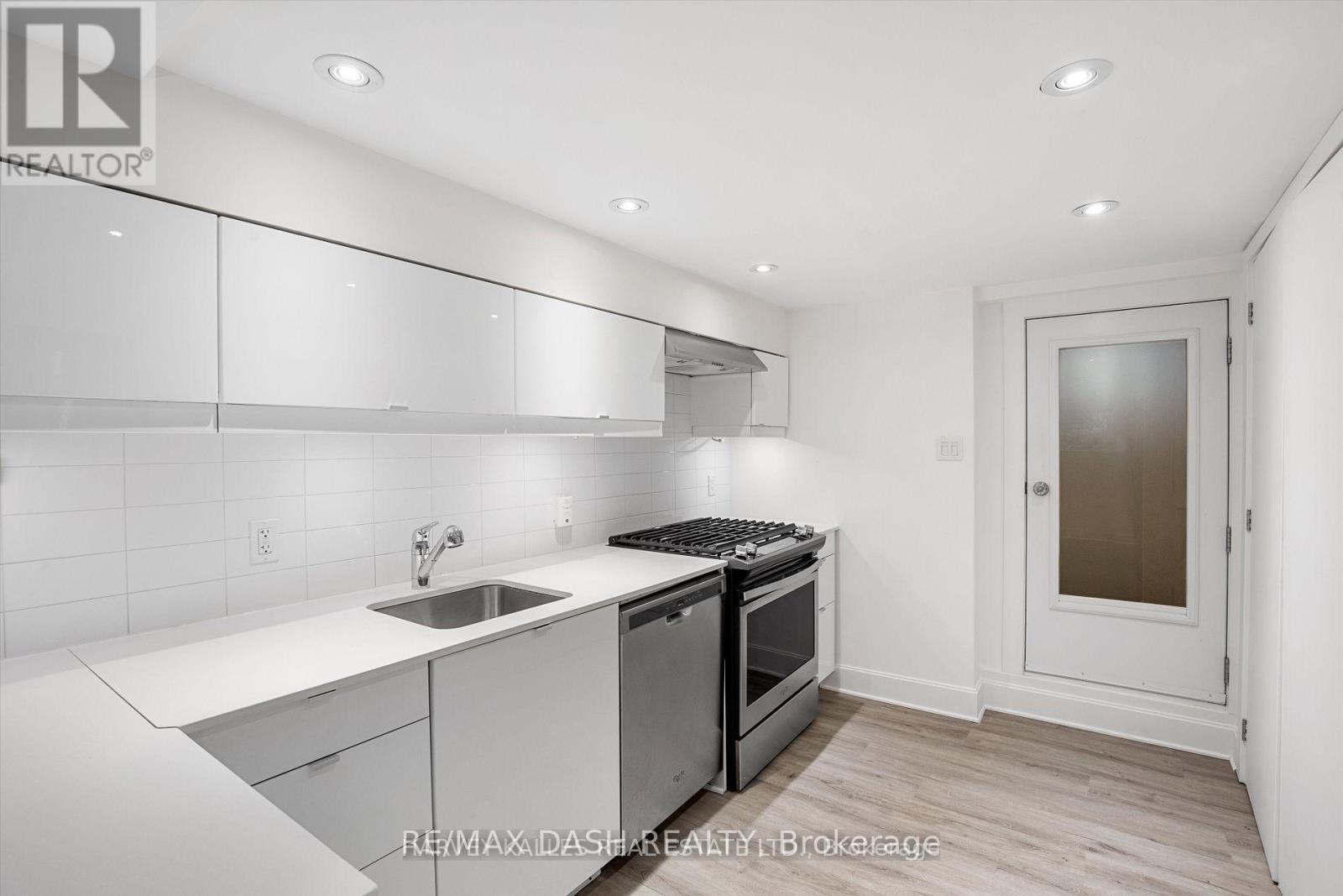 1 - 263 Boston Avenue, Toronto, Ontario  M4M 2V4 - Photo 12 - E12411346