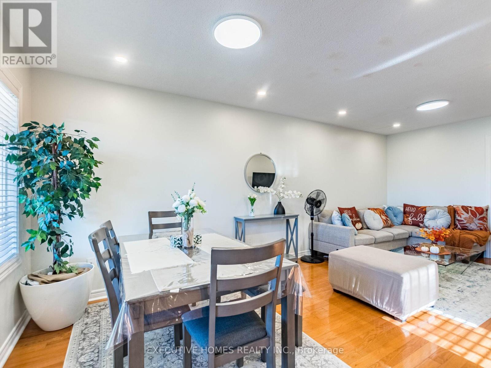 5321 Red Brush Drive, Mississauga, Ontario  L4Z 3Z5 - Photo 3 - W12482888