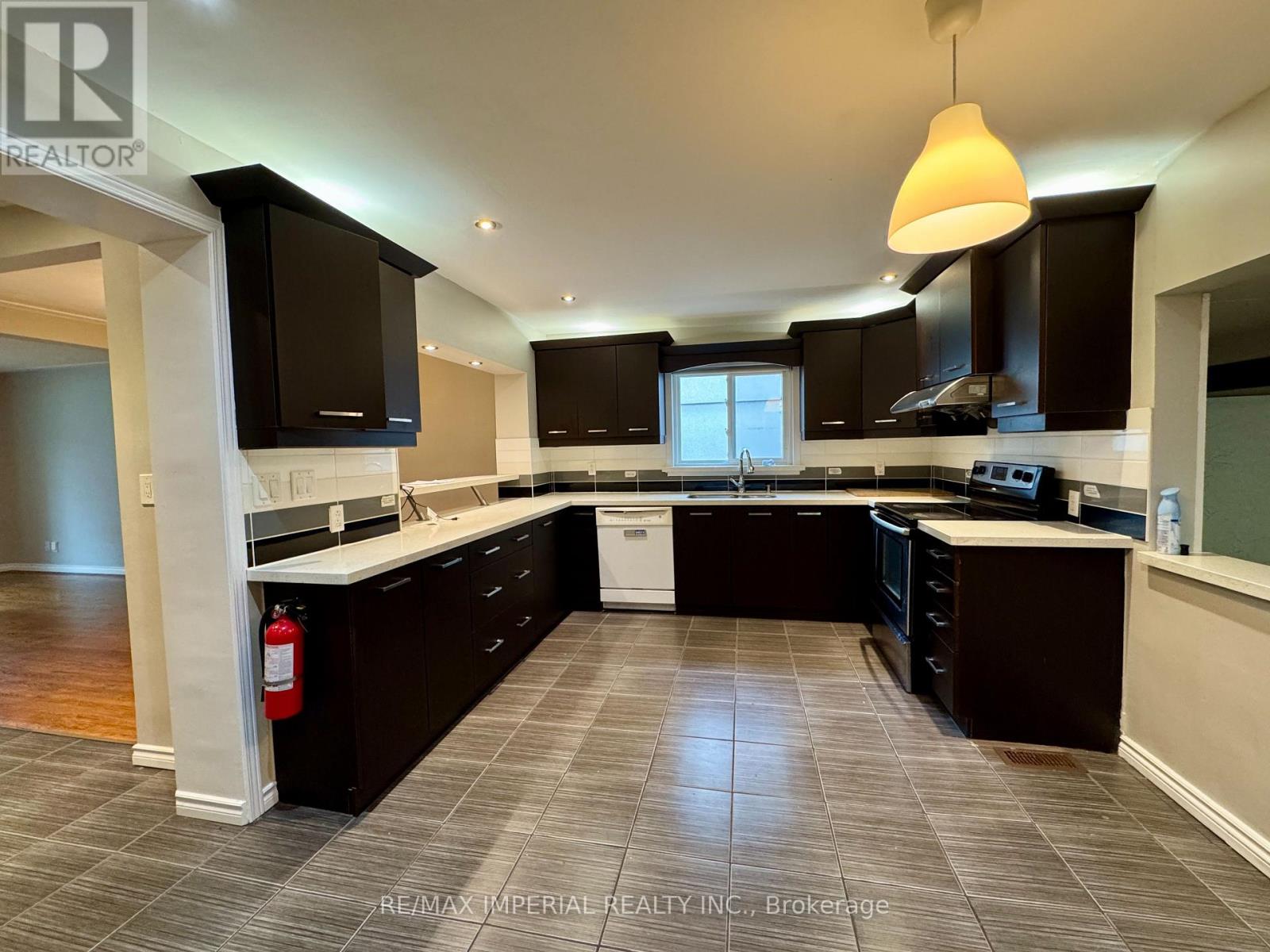 Main - 30 Ivordale Crescent, Toronto, Ontario  M1R 2W6 - Photo 6 - E12494556