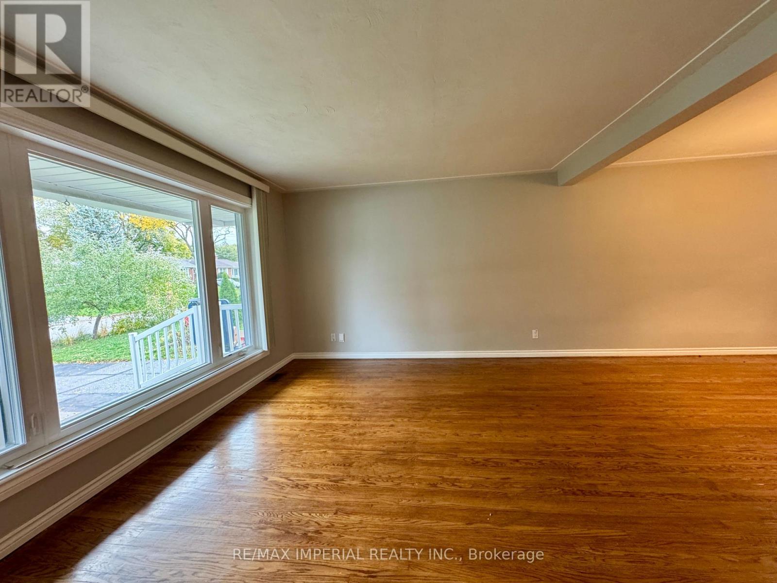 Main - 30 Ivordale Crescent, Toronto, Ontario  M1R 2W6 - Photo 3 - E12494556