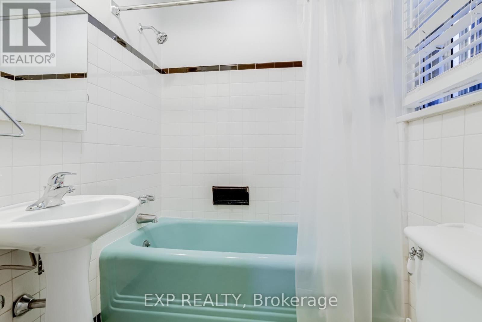 Main - 271 Lauder Avenue, Toronto, Ontario  M6E 3H5 - Photo 13 - C12498502