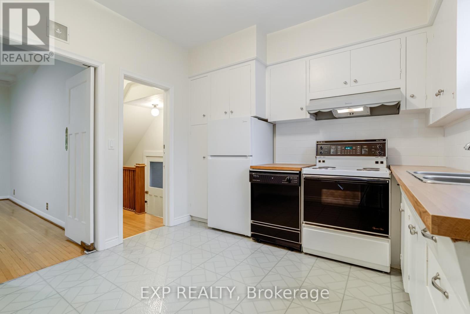 Main - 271 Lauder Avenue, Toronto, Ontario  M6E 3H5 - Photo 4 - C12498502