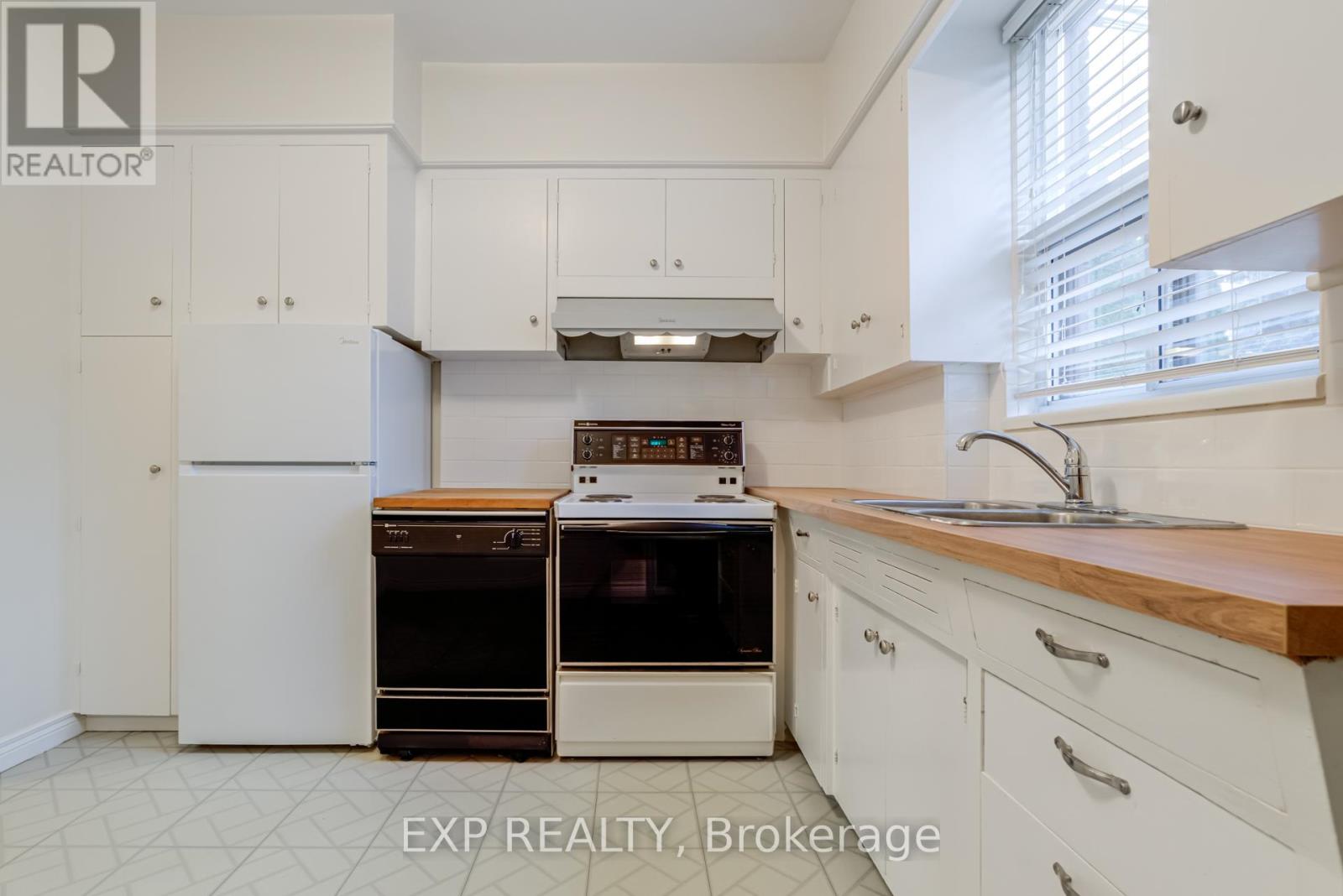 Main - 271 Lauder Avenue, Toronto, Ontario  M6E 3H5 - Photo 6 - C12498502