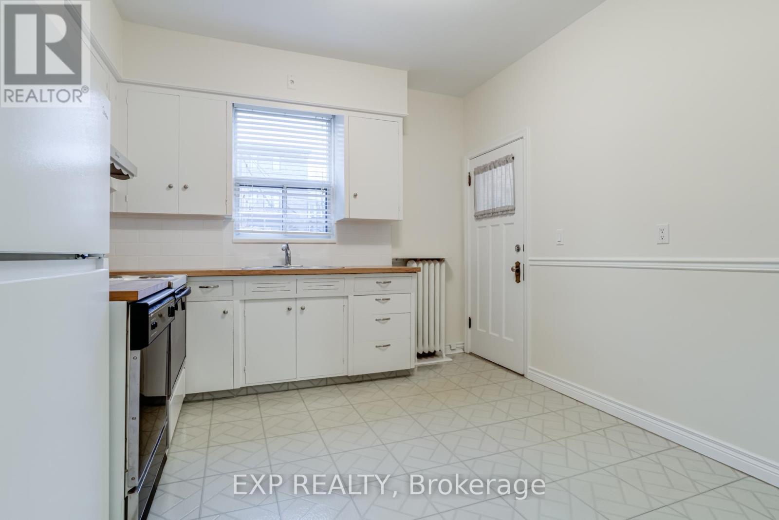 Main - 271 Lauder Avenue, Toronto, Ontario  M6E 3H5 - Photo 7 - C12498502