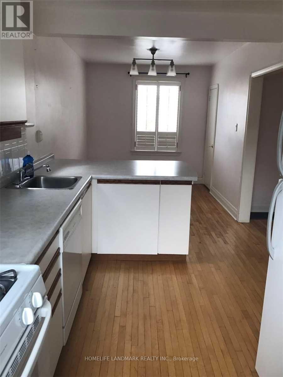 15 Craigmore Crescent, Toronto, Ontario  M2N 2Y2 - Photo 2 - C12498528