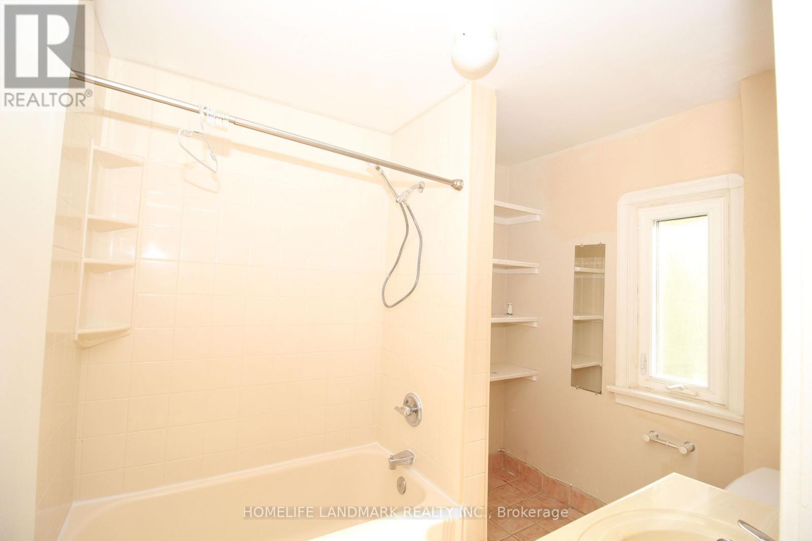 15 Craigmore Crescent, Toronto, Ontario  M2N 2Y2 - Photo 9 - C12498528