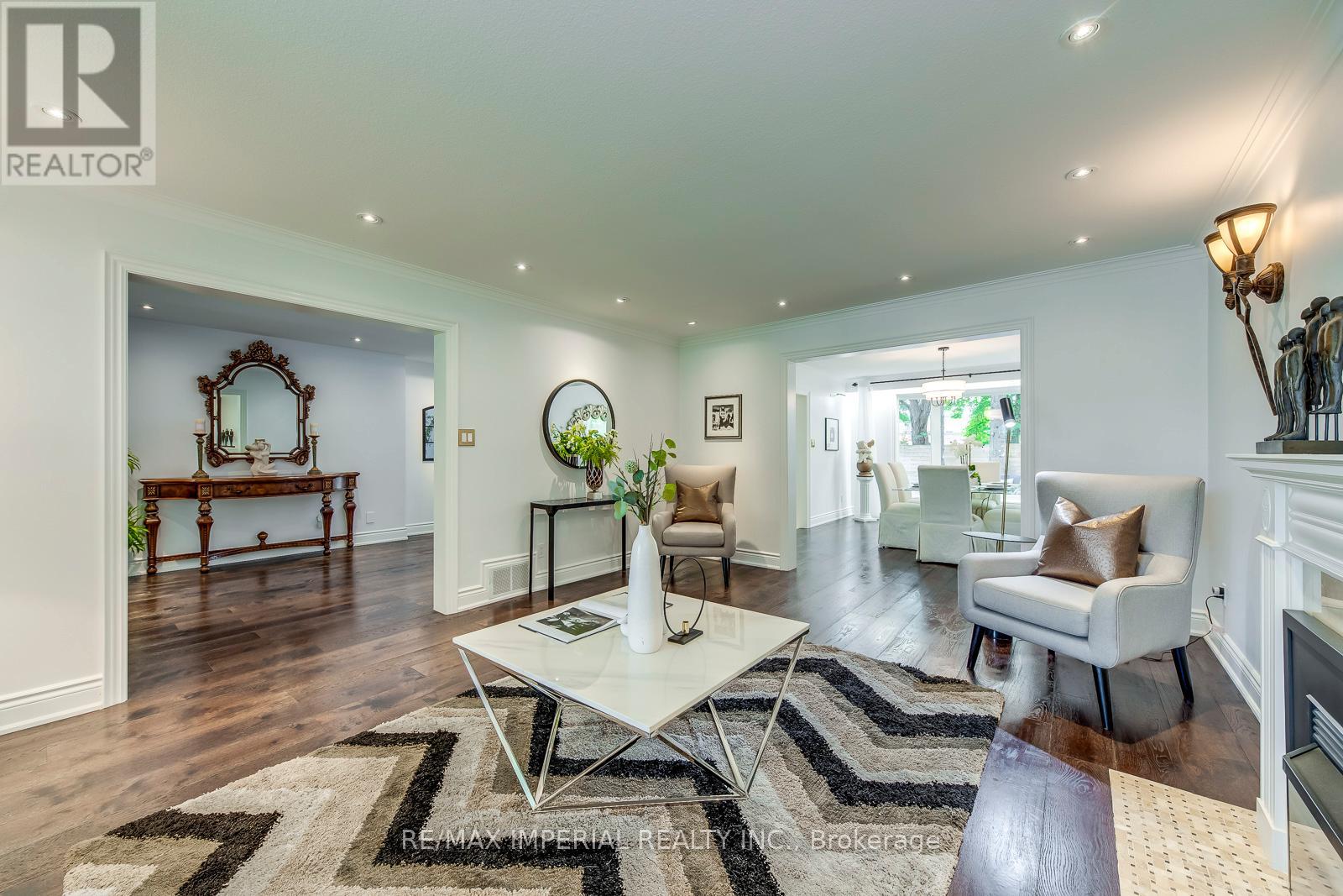 8 Medalist Road, Toronto (St. Andrew-Windfields), Ontario  M2P 1Y3 - Photo 11 - C12498530