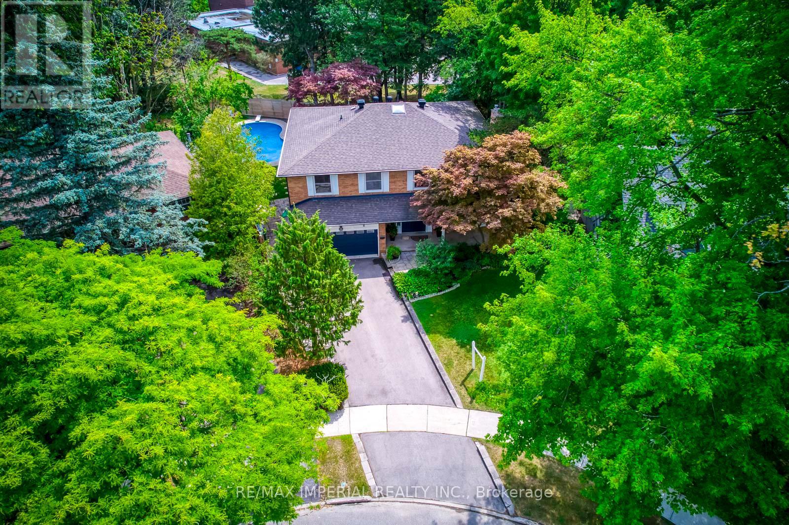 8 Medalist Road, Toronto (St. Andrew-Windfields), Ontario  M2P 1Y3 - Photo 2 - C12498530