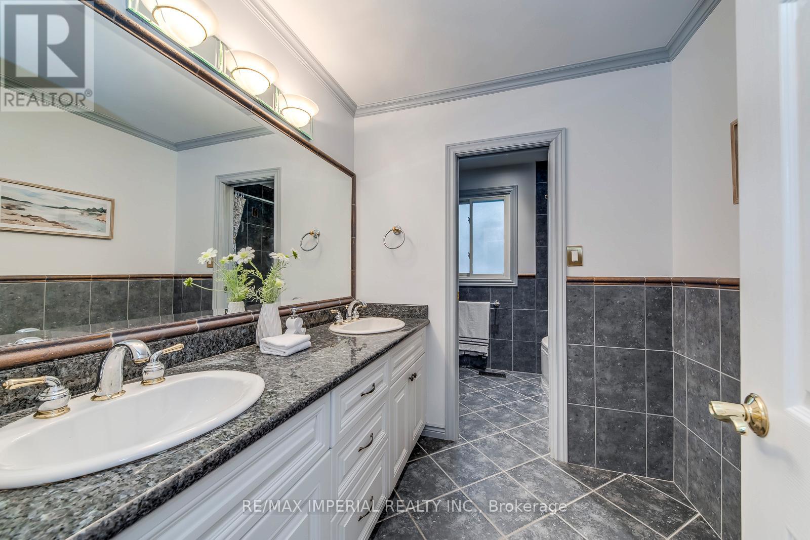 8 Medalist Road, Toronto (St. Andrew-Windfields), Ontario  M2P 1Y3 - Photo 38 - C12498530