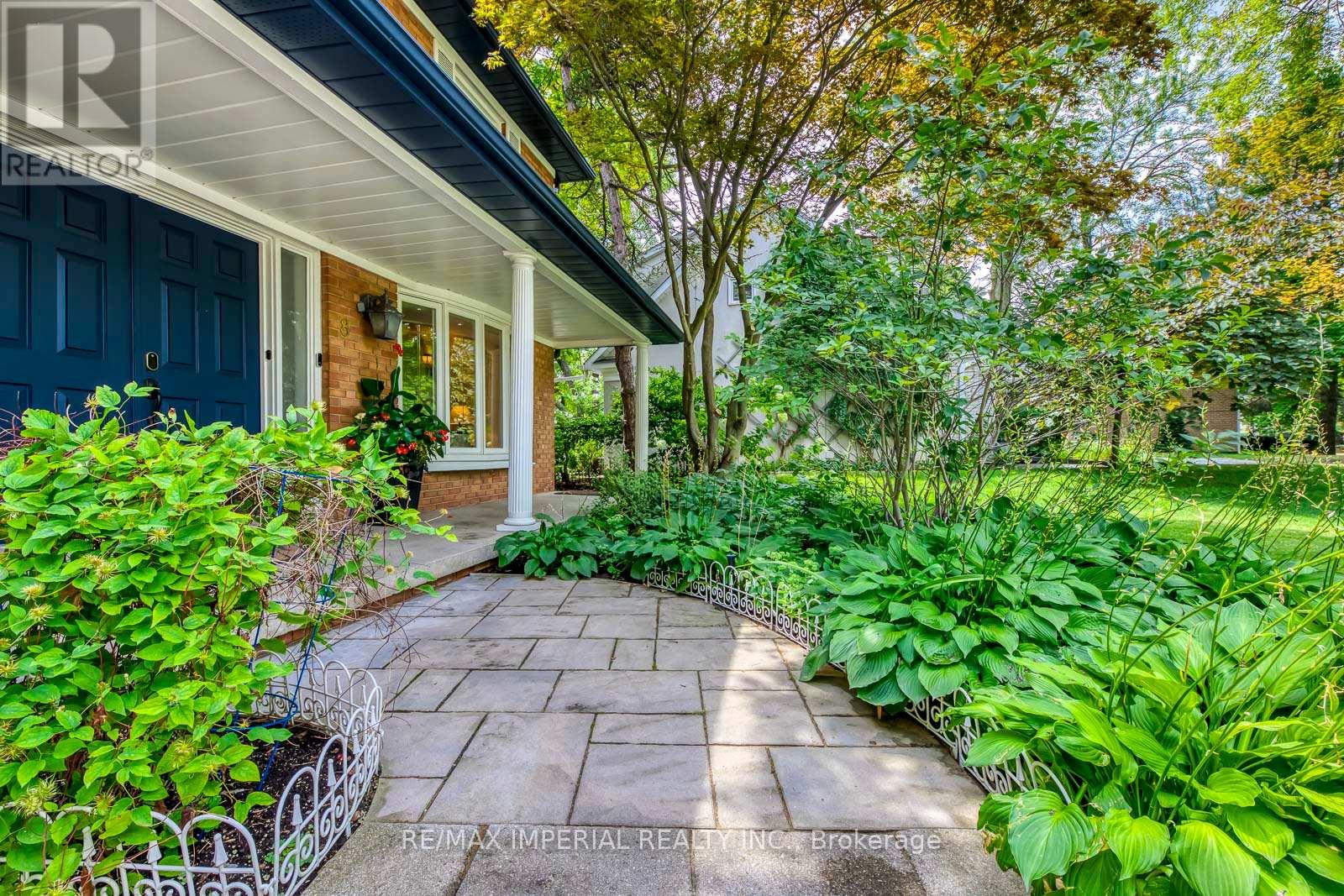 8 Medalist Road, Toronto (St. Andrew-Windfields), Ontario  M2P 1Y3 - Photo 7 - C12498530