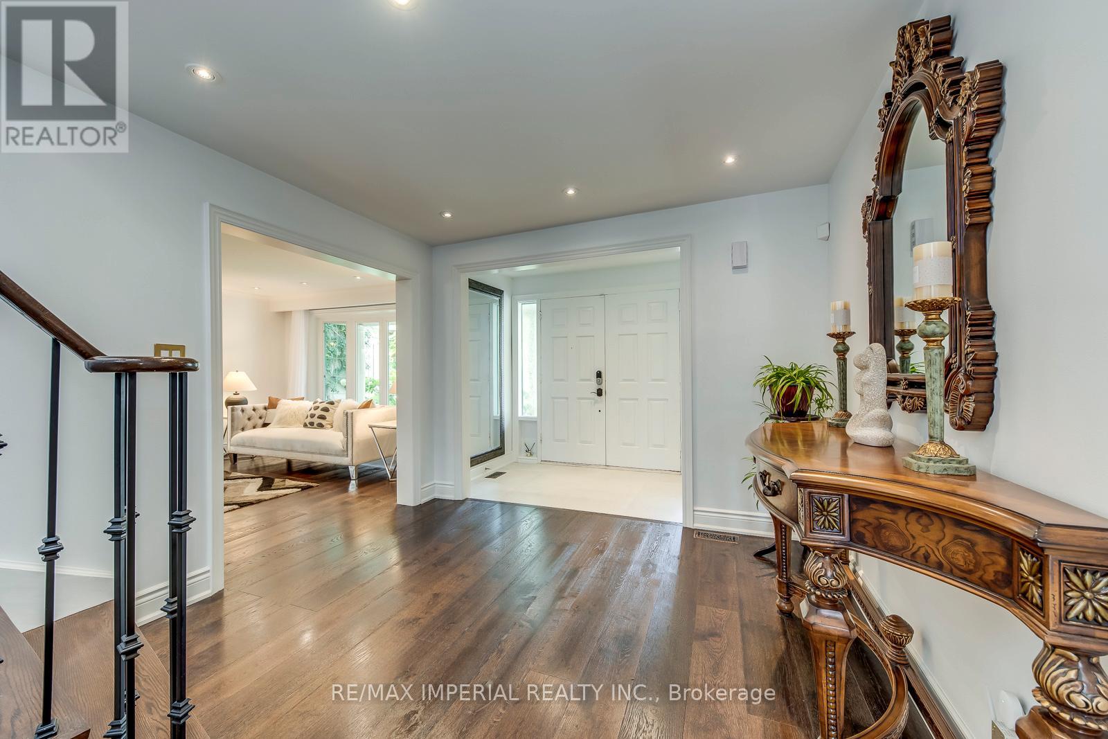 8 Medalist Road, Toronto (St. Andrew-Windfields), Ontario  M2P 1Y3 - Photo 9 - C12498530