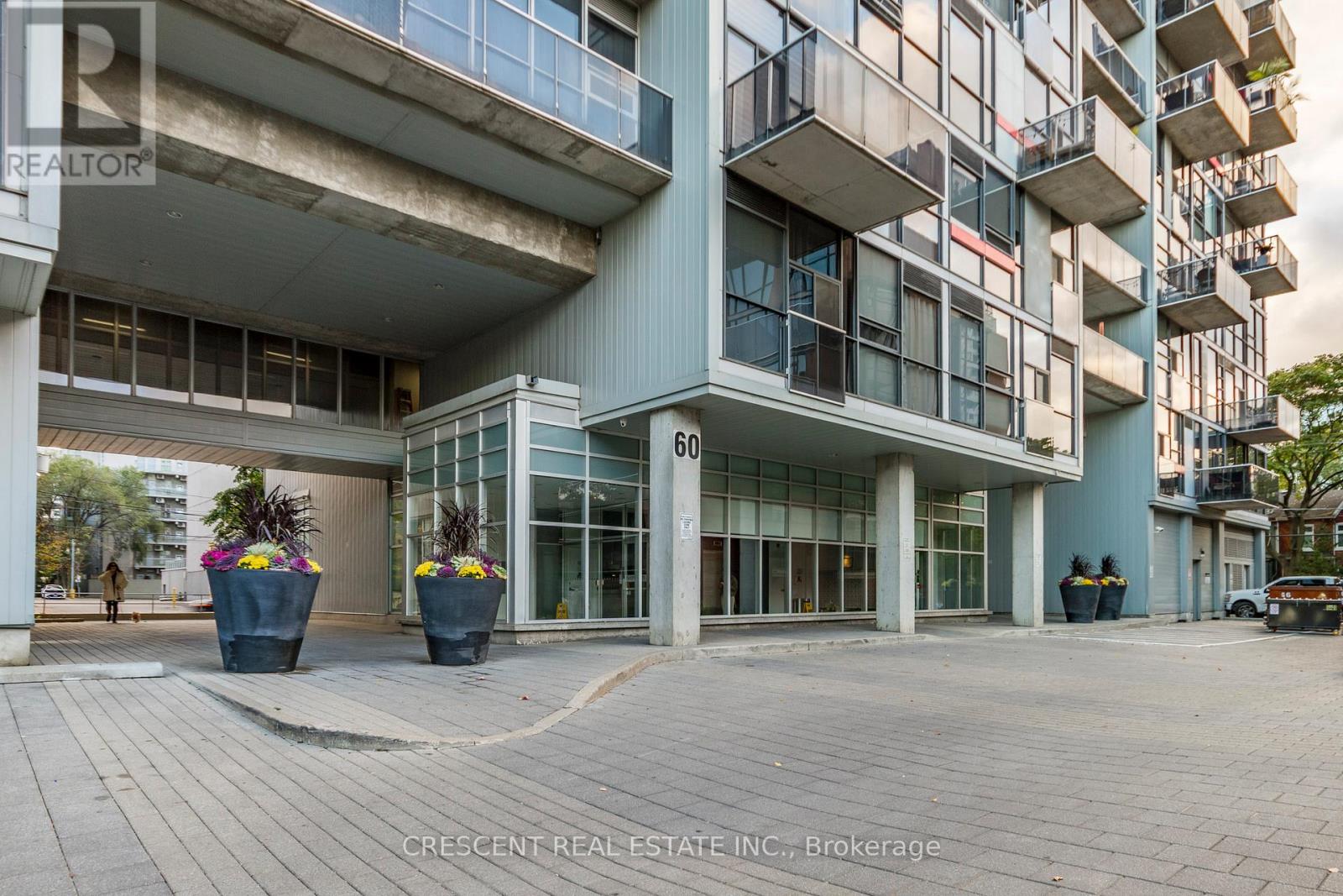 811 - 60 Bathurst Street, Toronto, Ontario  M5V 2P4 - Photo 2 - C12498556
